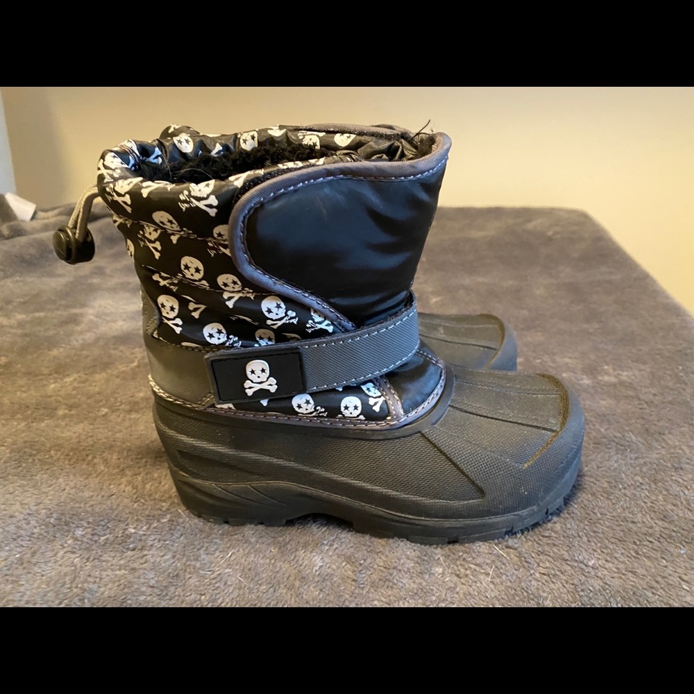 Snow boots